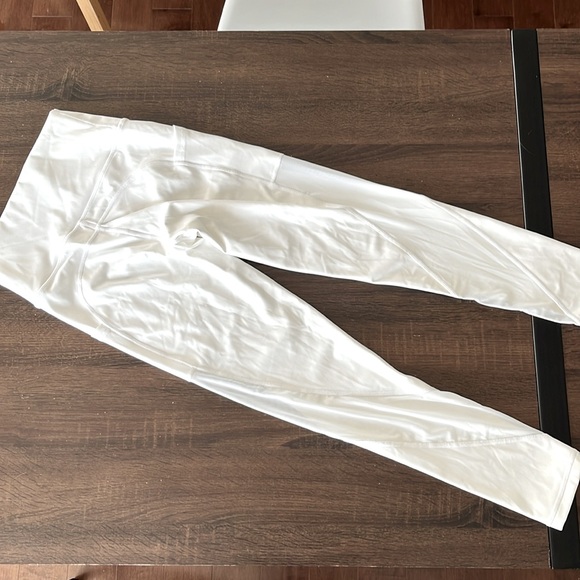 Aerie Offline Hi-Rise 7/8 White Leggings with mesh cutouts - Picture 5 of 5